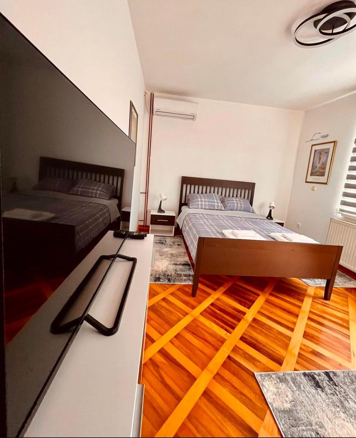 Apartment Dekster *